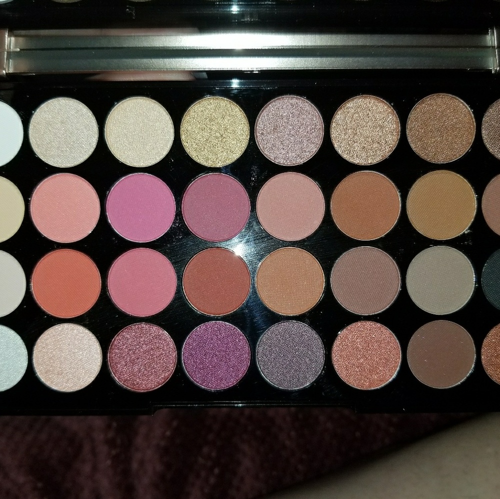32 shade eyeshadow palette